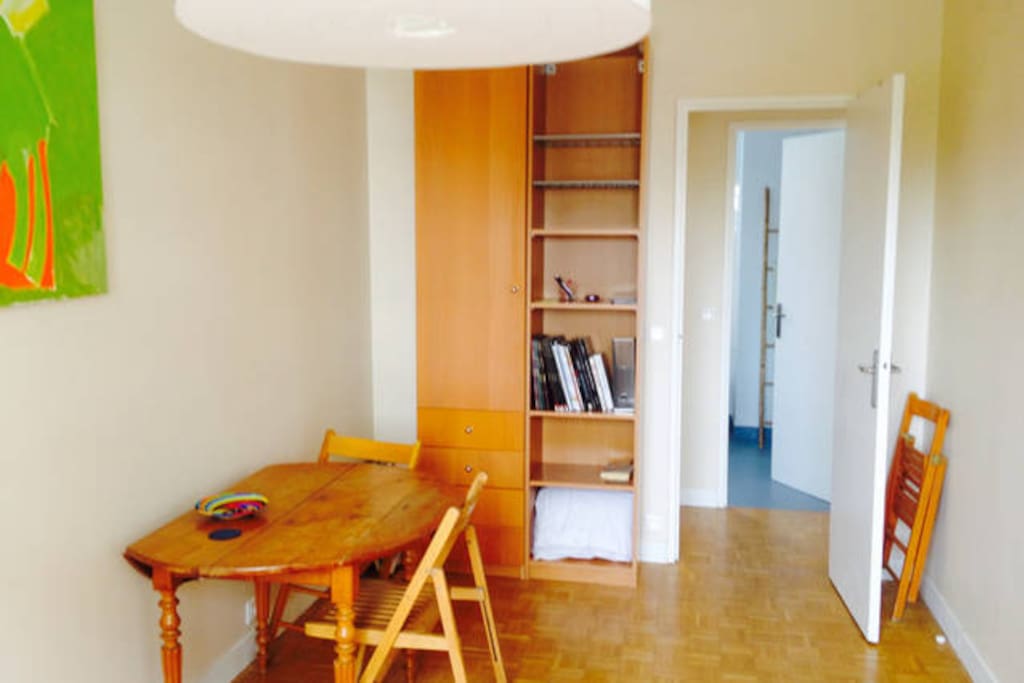 Une autre vue de la chambre.