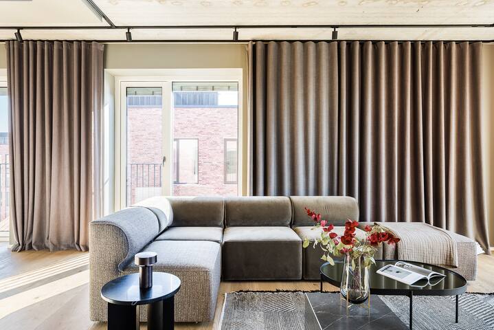 Penthouse w. Private Rooftop at the Waterfront gallery image 2