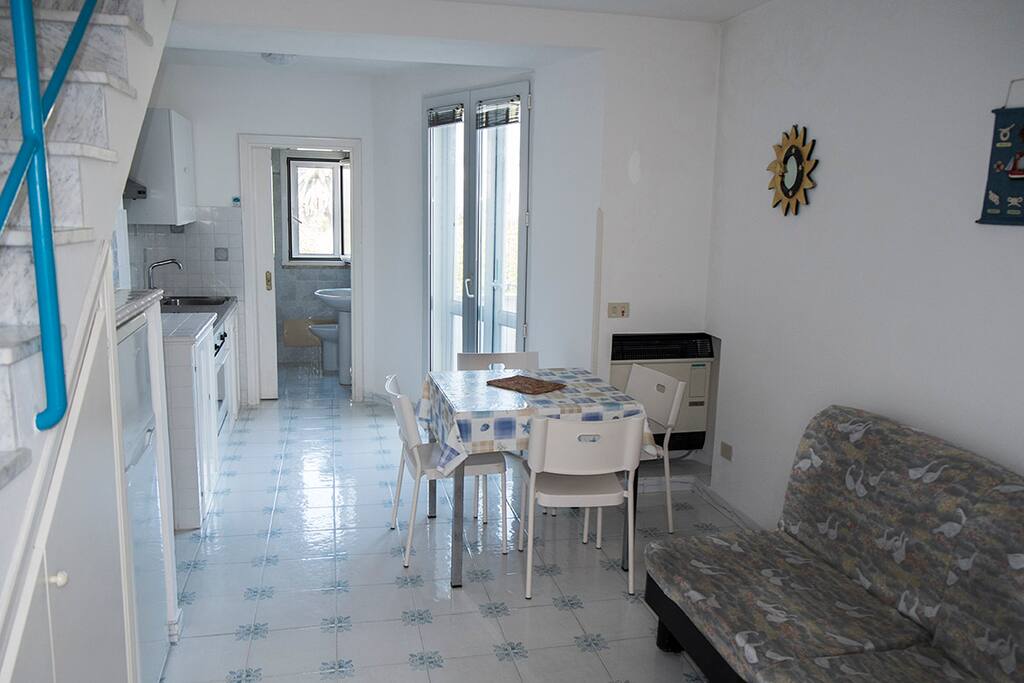 stanza inferiore/cucina