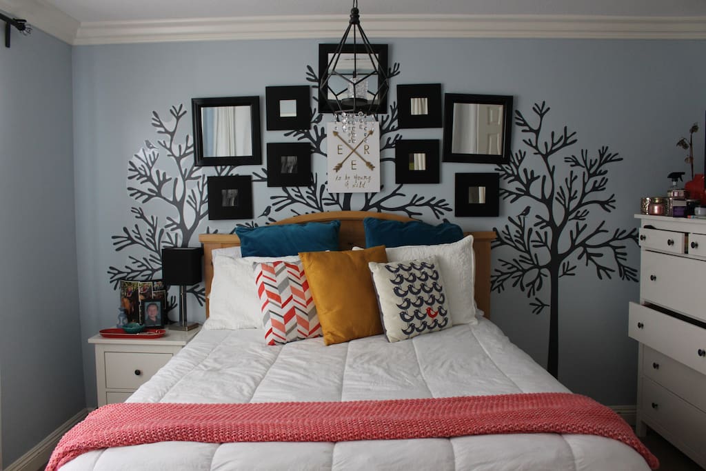 Bedroom with Queen-size Bed