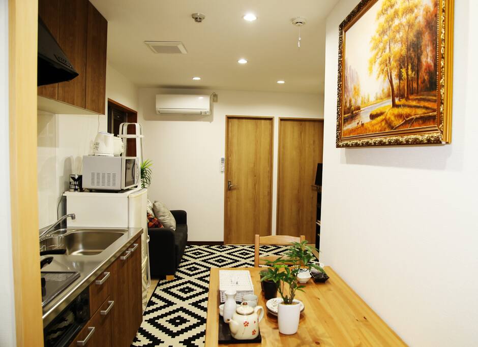 Modern restaurant and living room.You can make a hearty dinner for your family in a foreign country
現代化餐廳和客廳。您可以為在異國為家人做一頓豐盛的晚餐。
お客様は外国で家族のために良い食事を作ることができます