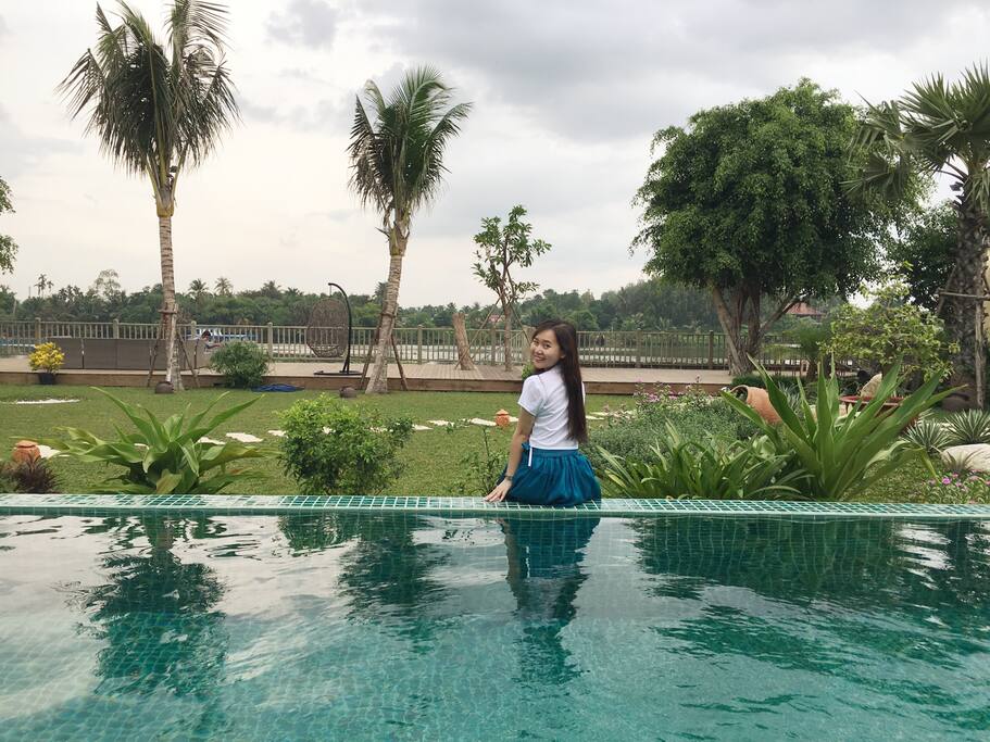 Garden by riverside where you can enjoy the wonderful sunset