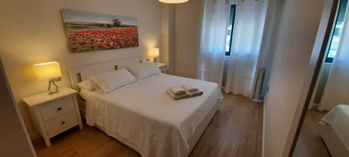 Spacious and comfortable master bedroom with a 1.6-meter bed with a mattress and Latex pillow.