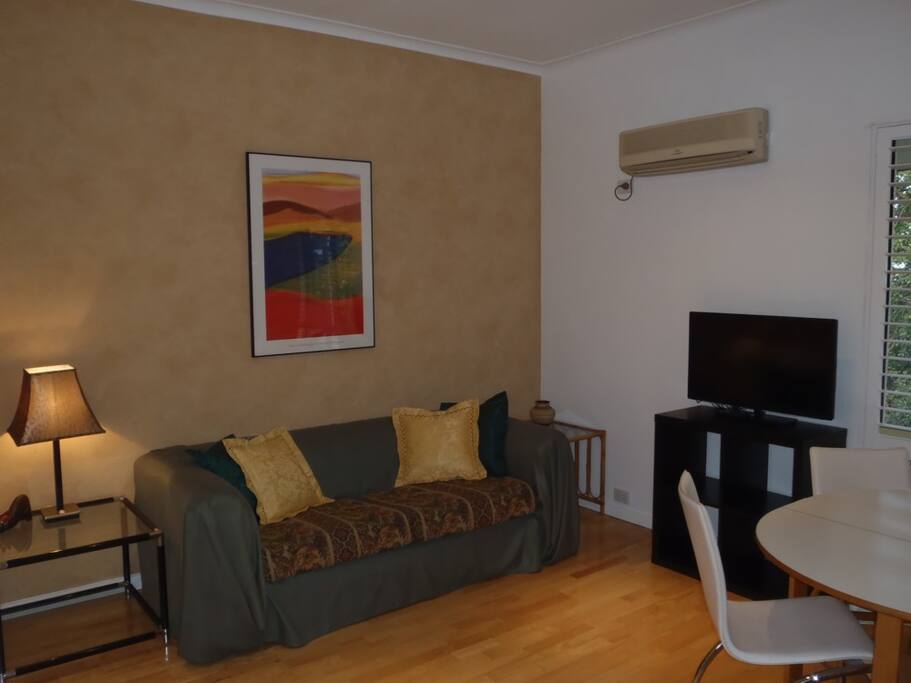 208 Loungeroom