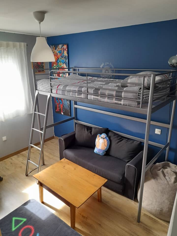 Habitación con cama altillo 90x200