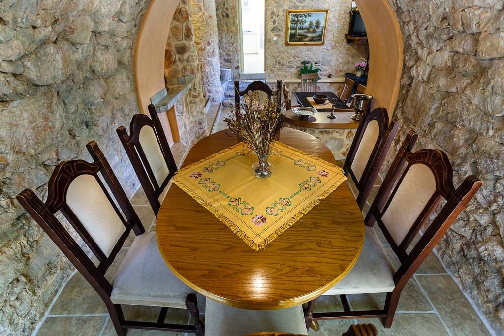 DINING 1