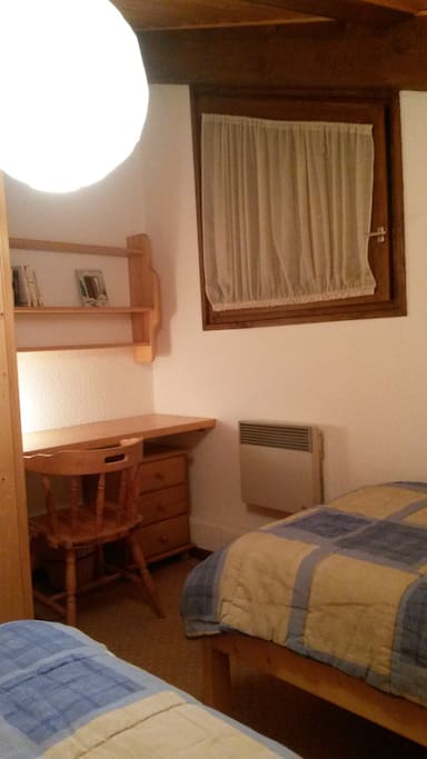 Dressing table/ desk area