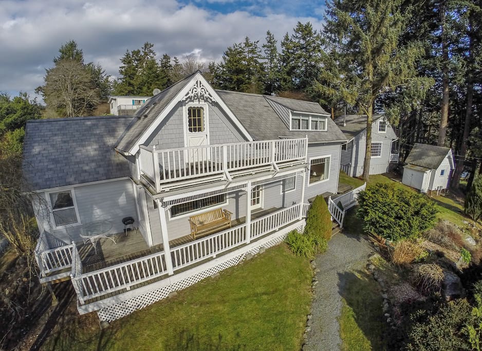 Restored Victorian with outdoor living