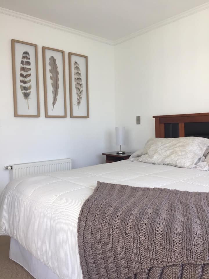 Hauptraum mit Terrassenzugang + TV