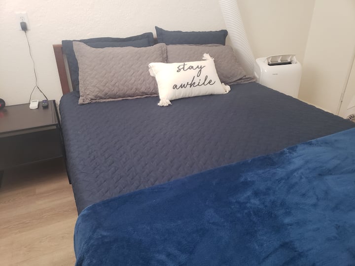 Kitanda na mito vya ukubwa wa Queen vyenye fom ya kumbukumbu
