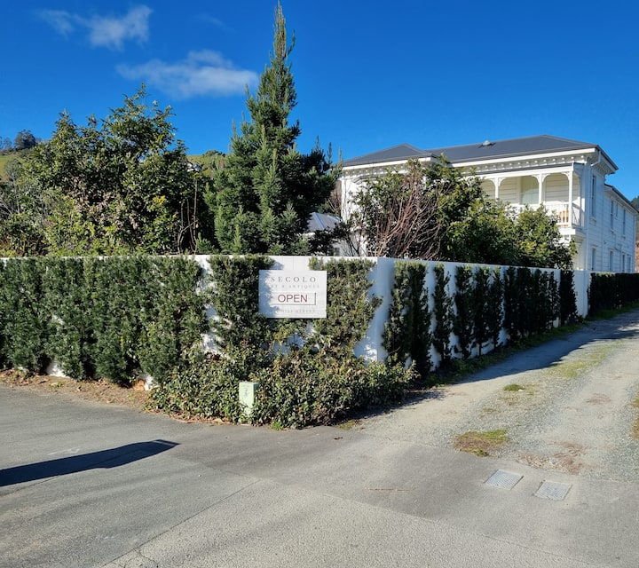 Nile Street studio. Apartments for Rent in Nelson, Nelson, New