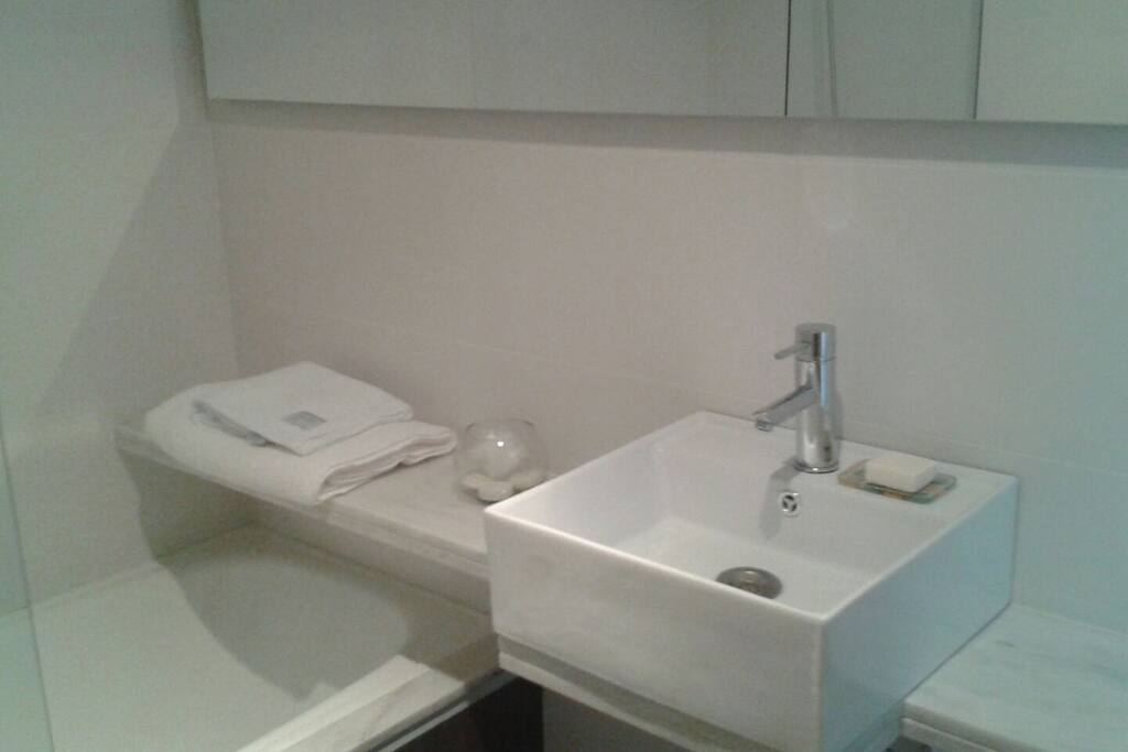 Fully equipped bathroom