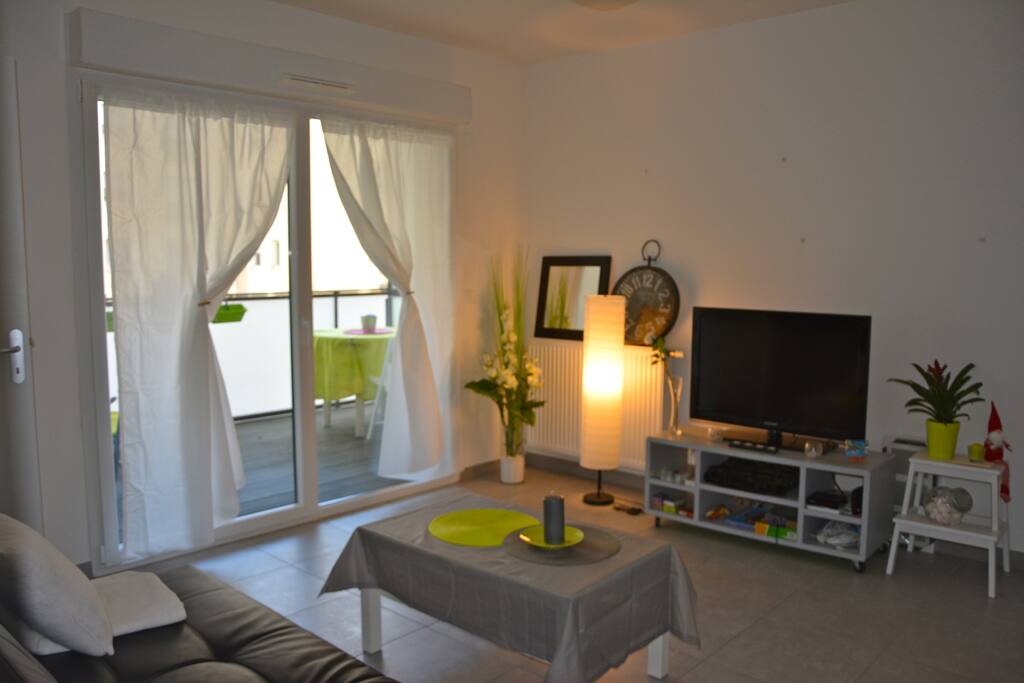 Salon spacieux et lumineux