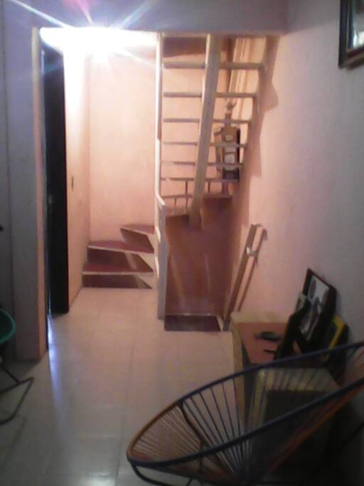 estancia entre el baño y la habitacion