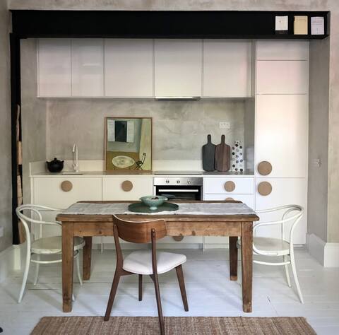 Stylish Stockbridge apartment w/private entrance