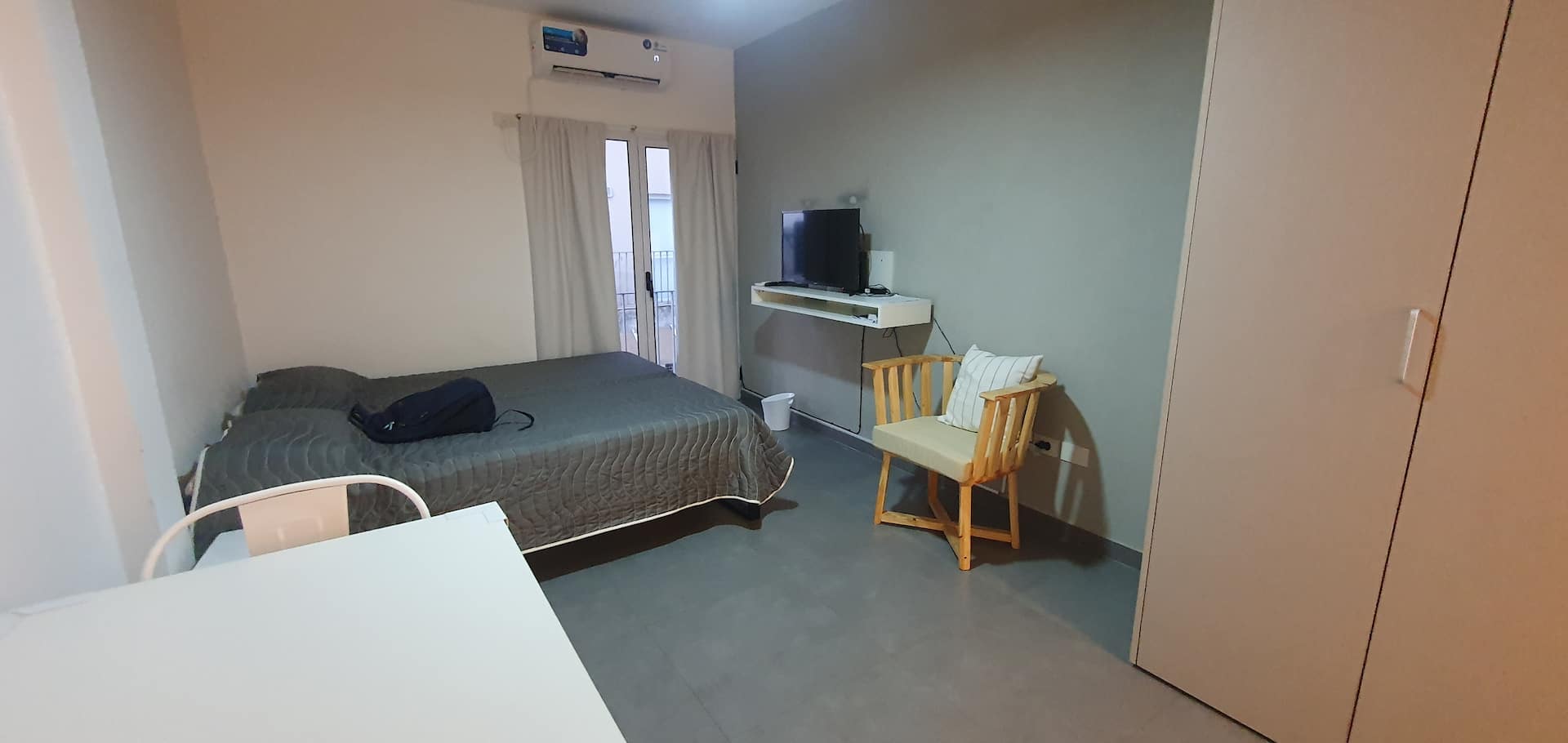 Apartamento reformado de 1 ambiente em Retiro