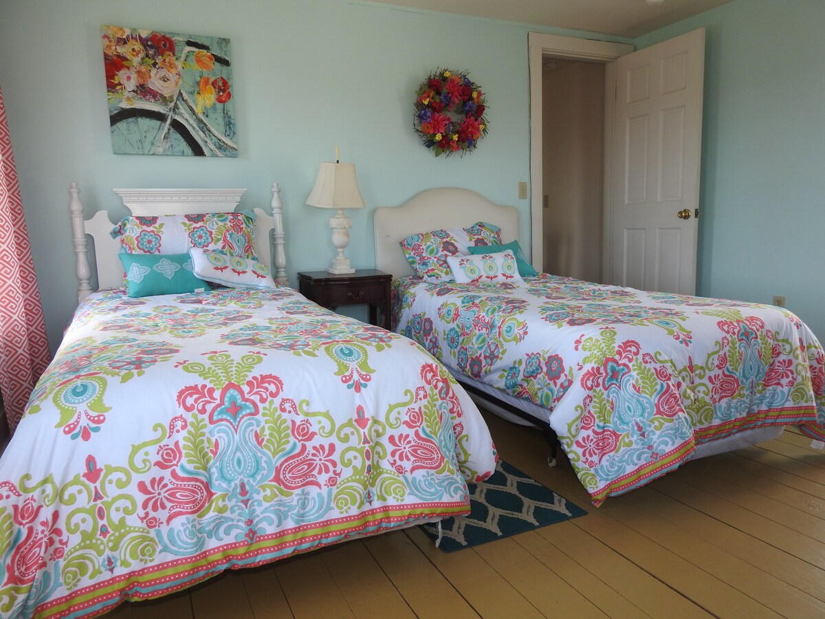 Ზემოთ ორადგილიანი ორადგილიანი ოთახი.