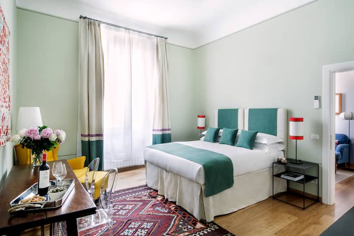 Spálňa 1 s vlastnou kúpeľňou a veľkým šatníkom