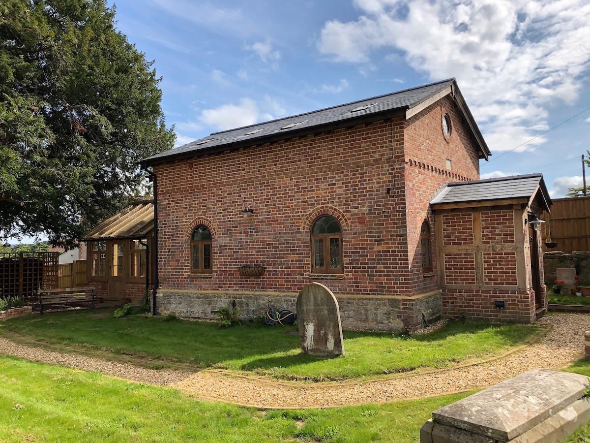 Beautiful restored Chapel near Arundel Houses for Rent in Pulborough