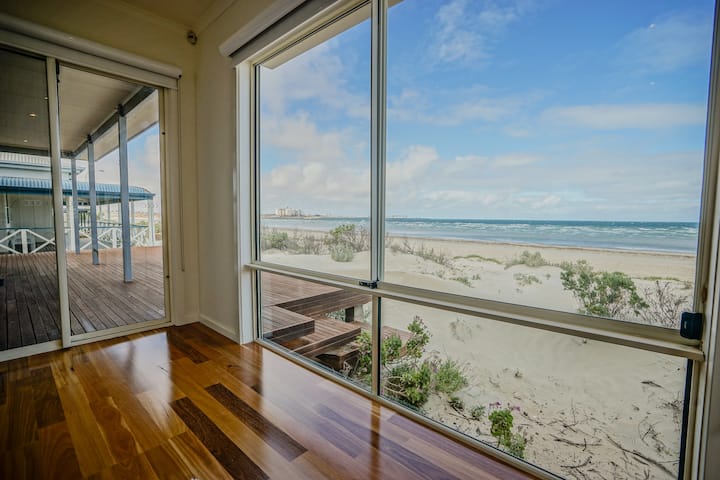 Mtazamo wa kushangaza kutoka kwa chumba kikuu cha kulala