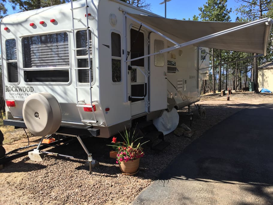 Cozy up under the awning, enjoy the wildlife and mountain views.