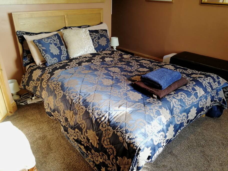 Bed with electric blanket (toasty)