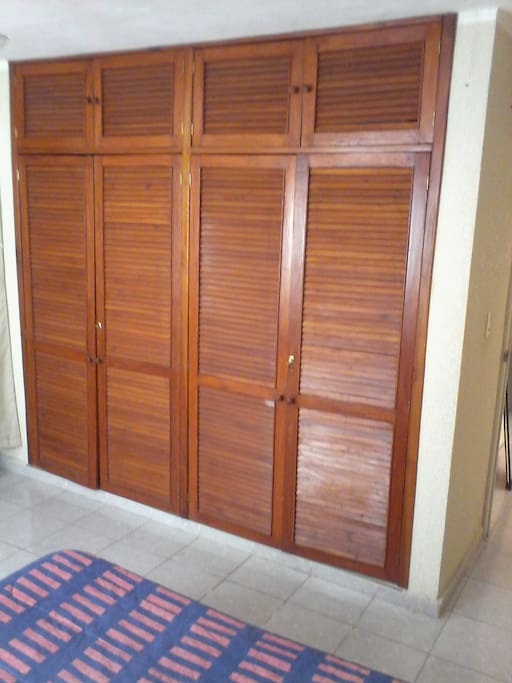 CLOSET AMPLIO