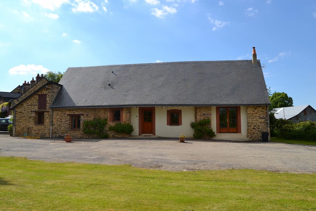 Spacious 3 bedrooms and 2 bathrooms with sunny south facing aspect and private garden
