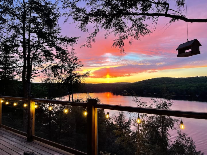 The Four Trees Cottage *Breathtaking lake views* Cottages for Rent in