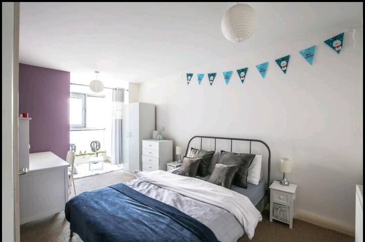 Large King Bed-Room in City Center