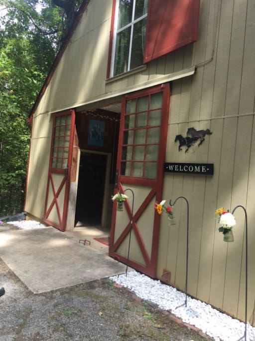 The Barn is well-kept and a delightful space!