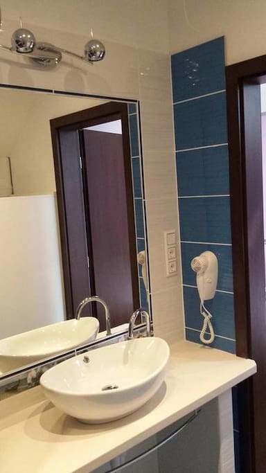 3 apartment bathroom
