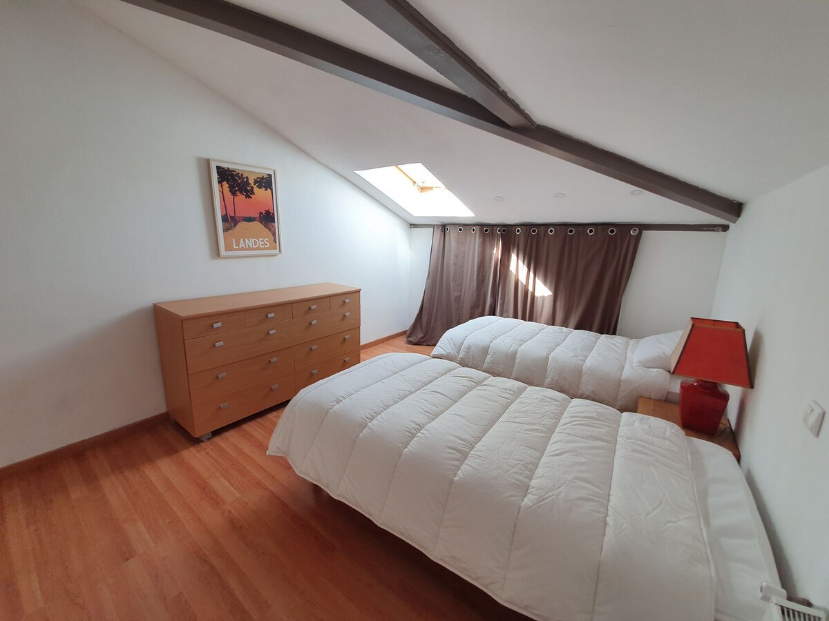 ห้องพักขนาดใหญ่เหมาะสำหรับเด็กๆ คุณสามารถเพิ่มเตียงพับได้ 2 เตียง