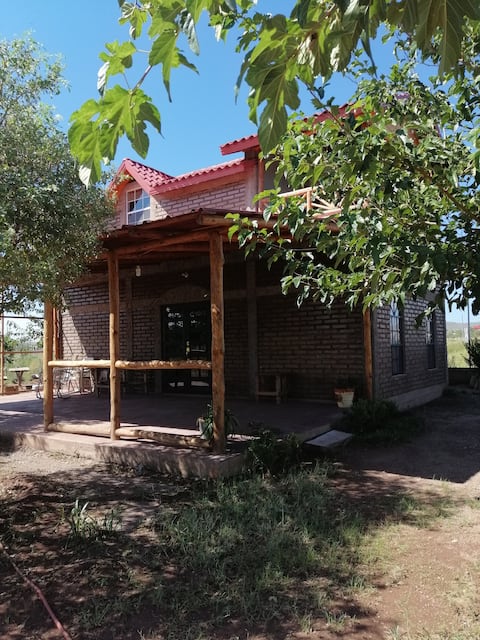CABIN IN RESIDENTIAL AREA, 5 minutes from Paquimé.