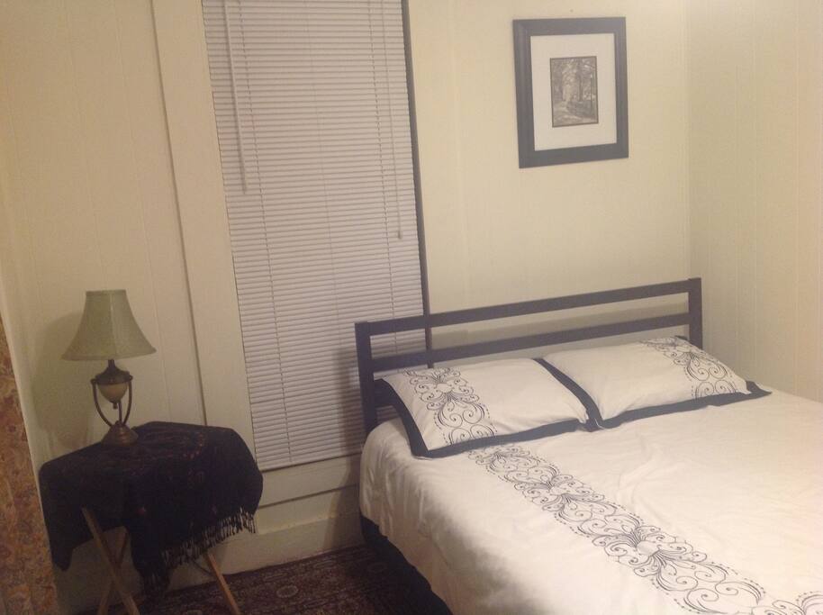 Queen size bed.