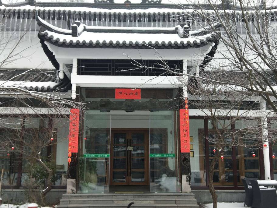 银装素裹的潭心谷