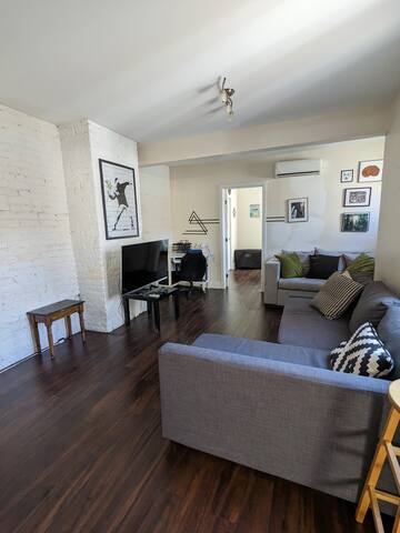 Best group apartment Downtown Montreal (3-BDRM) gallery image 3