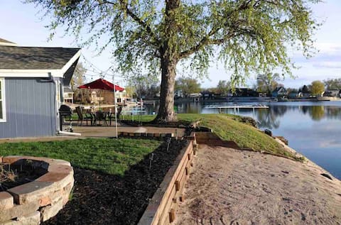 Lakefront Cottage