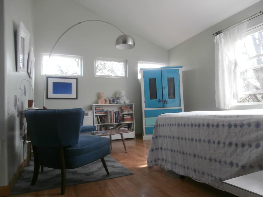 High ceilings, many windows, TV in cabinet, queen bed