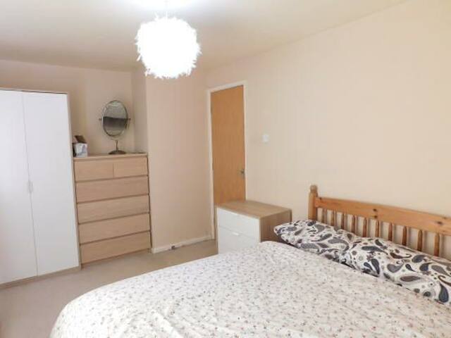 Whole house in Hulme gallery image 5