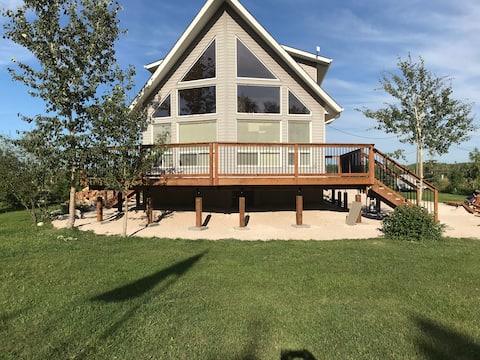Lakefront Cottage in stunning Steep Rock, MB