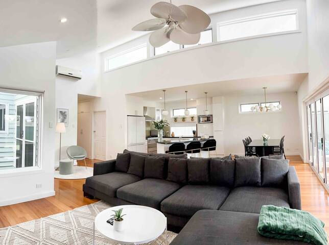 The Jade House | Spacious 4BR Retreat for Families gallery image 5