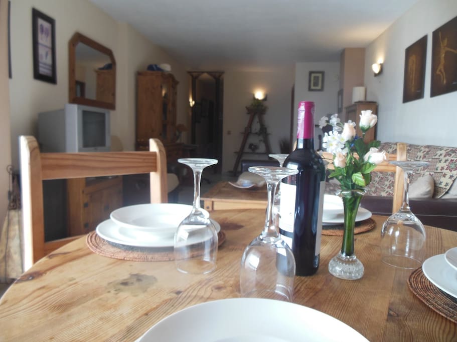 Lounge with dining table for 4.