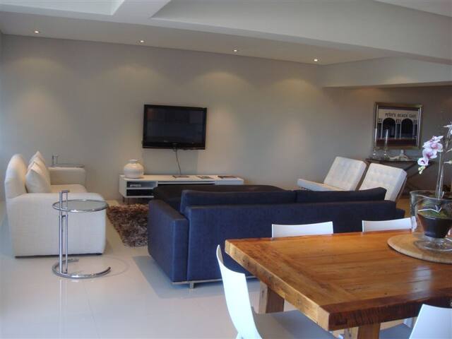 Newly renovated apartment in Sea Point