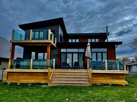 Luxury Waterfront Lakehouse near PEC w/ EV Charger