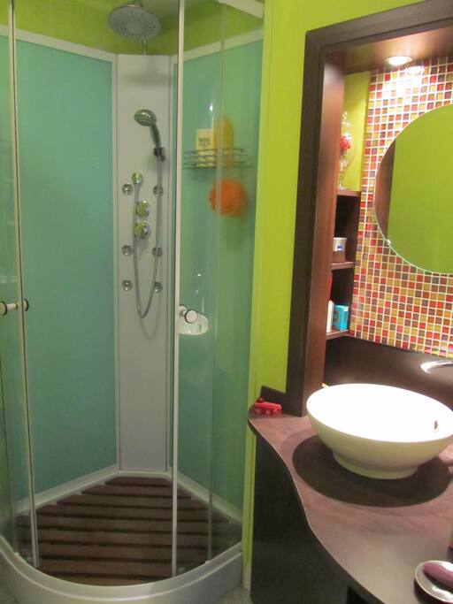 Salle de bain chambre verte