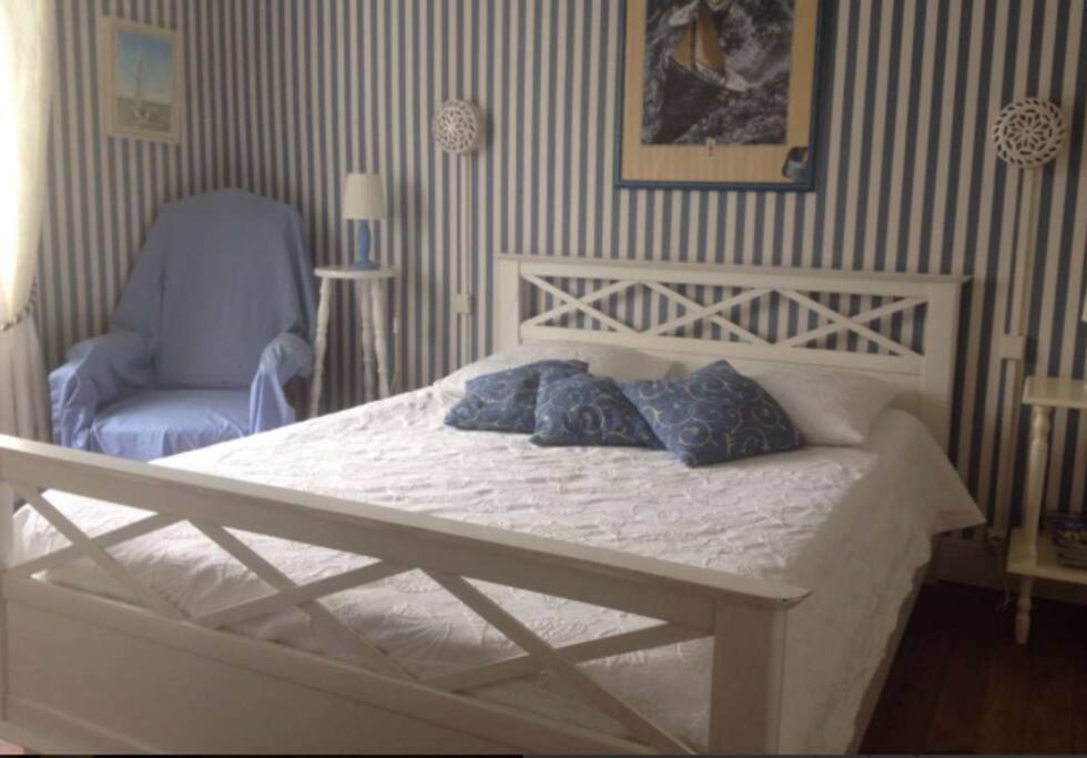 chambre 1 lit 140