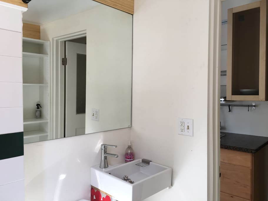 Bathroom sink/mirror