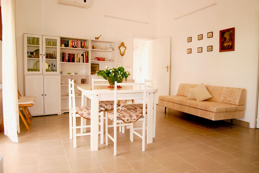 Bright and Airy living room - Soggiorno luminoso e ventilato