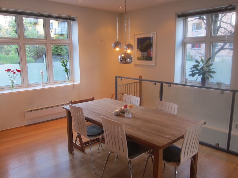 Dining area from the opposite angle.